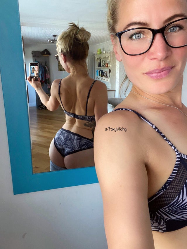 Girls with glasses and bums! (40F)