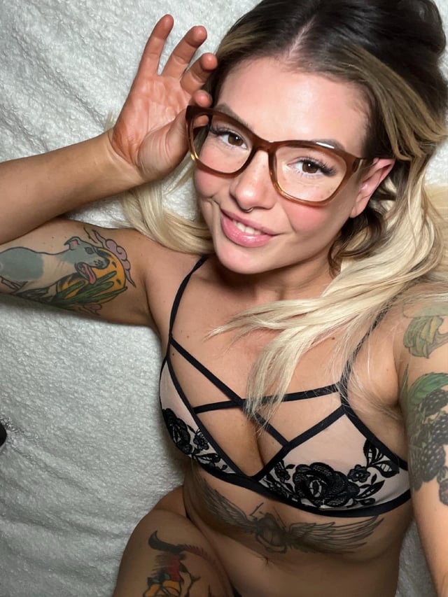 Just a nerdy tatted girl, ready to have some fun